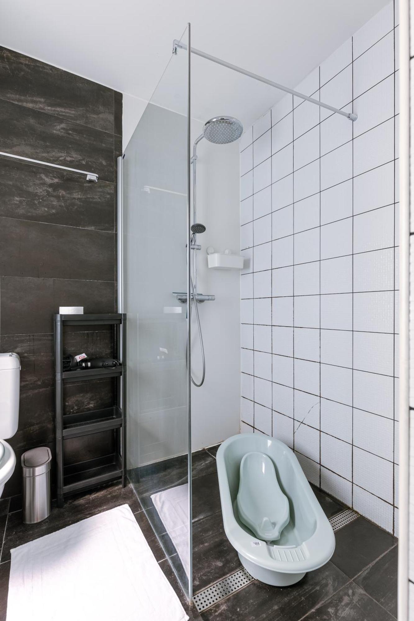 Right In The City Center Your Ghent Getaway Eksteriør billede